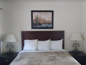 Free rollaway beds, free WiFi, bed sheets - Bay Bridge Motel (North Bend)