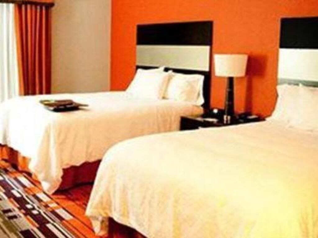 Hypo-allergenic bedding, in-room safe, desk, blackout curtains