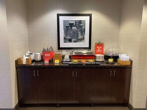 Desayuno continental gratuito y diario