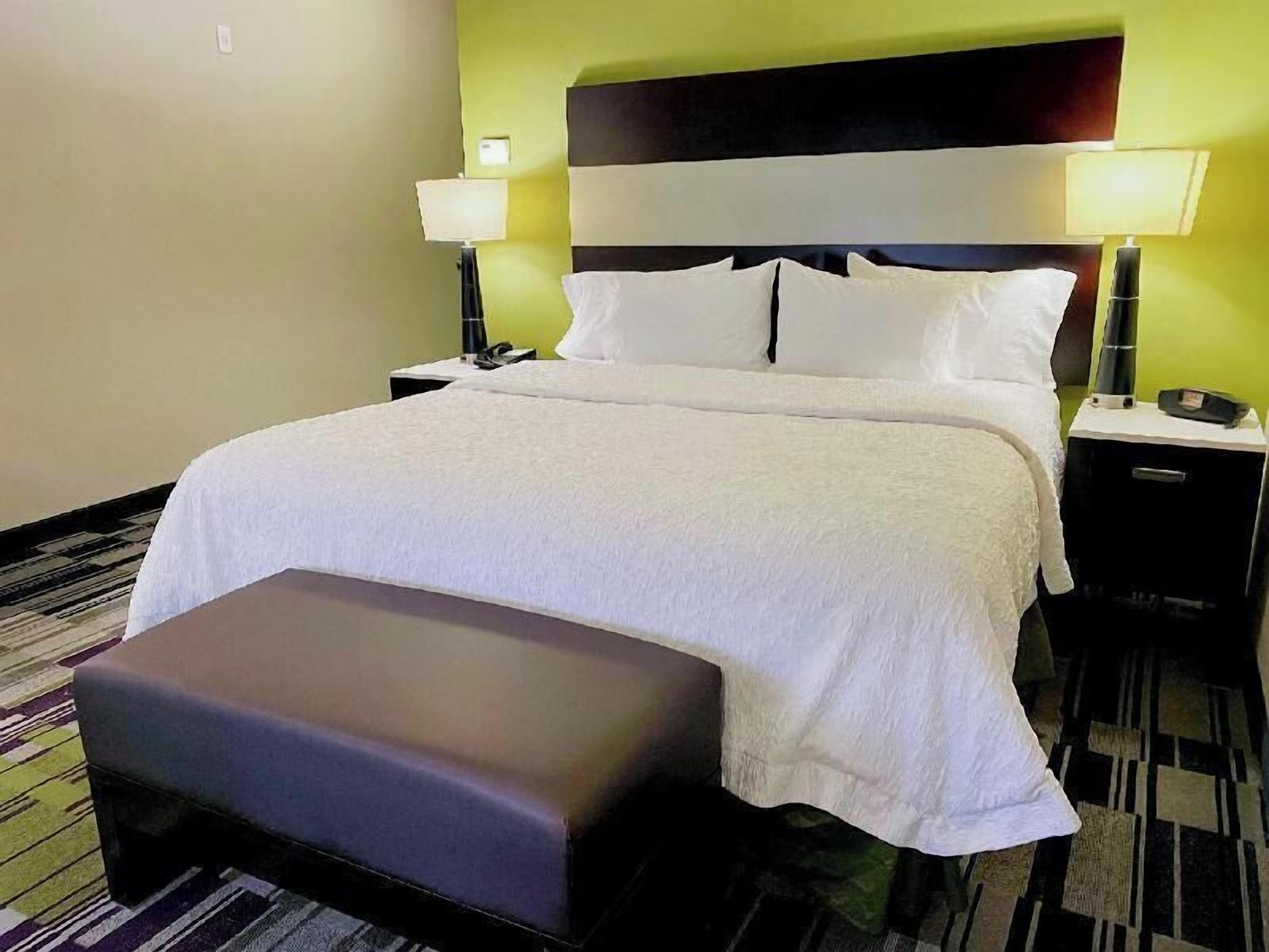 Hypo-allergenic bedding, in-room safe, desk, blackout curtains