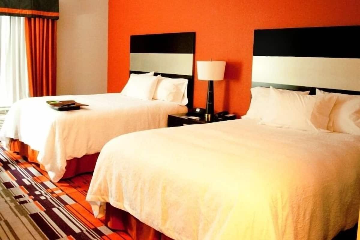 Hypo-allergenic bedding, in-room safe, desk, blackout drapes