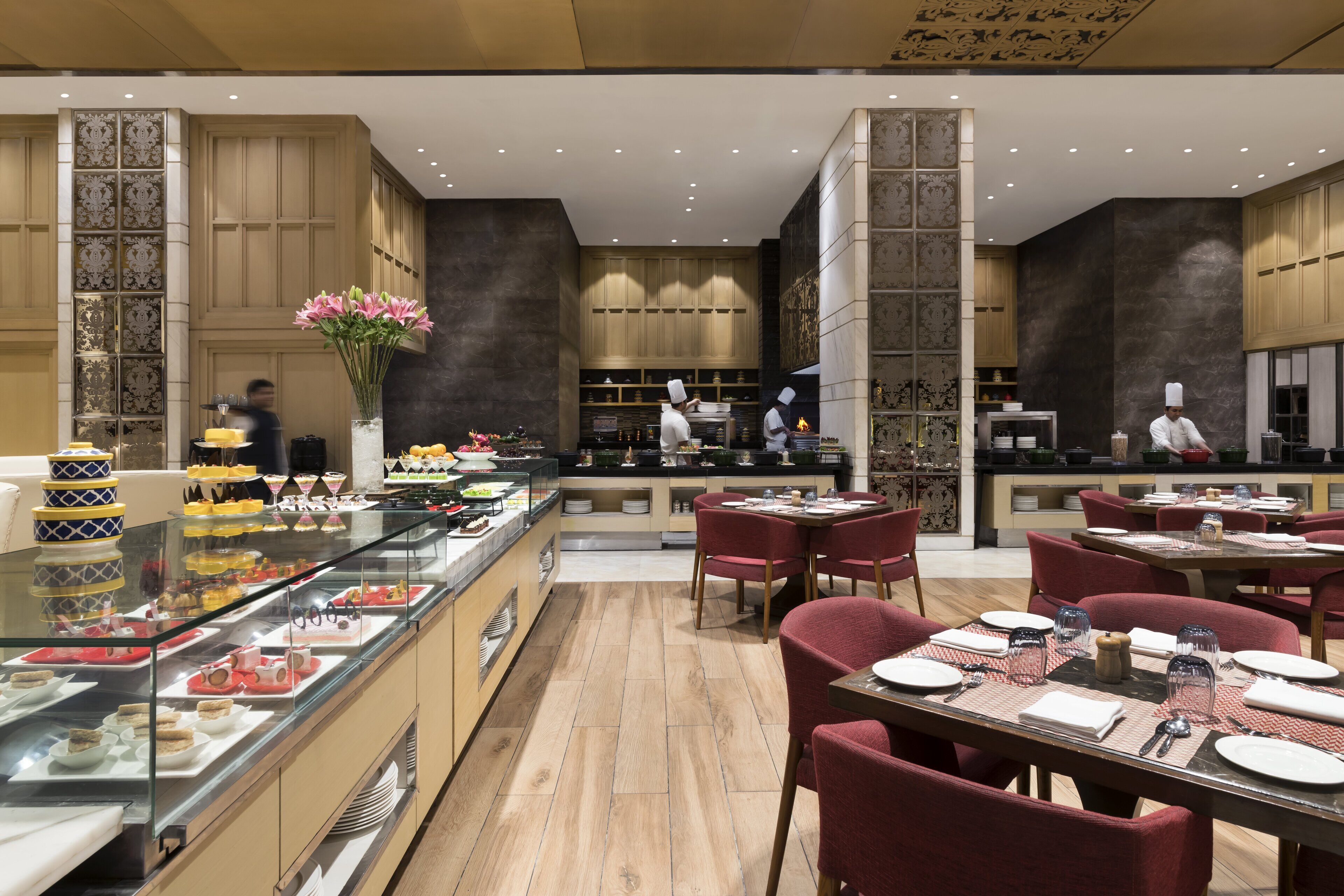 2 restaurants, breakfast, lunch, dinner served; italian cuisine