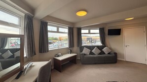 Luxury-Suite | Schreibtisch, Bügeleisen/Bügelbrett, kostenlose Babybetten