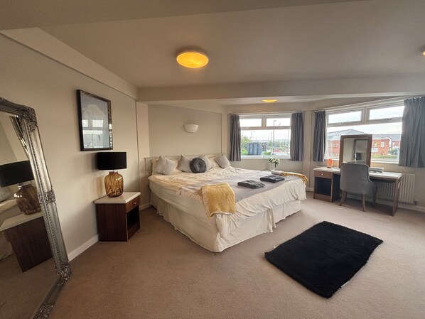 Luxury Suite | Desk, iron/ironing board, free cots/infant beds, free WiFi