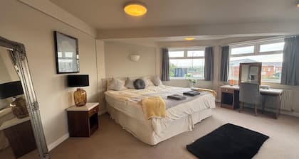 Fitzwilliam Arms Hotel
