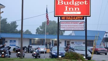 A Budget Inn with a sign indicating no vacancies, high-speed internet, boat and truck parking, a fish cleaning station, microwaves, and refrigerators.