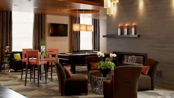 Bar (trong khuôn viên)