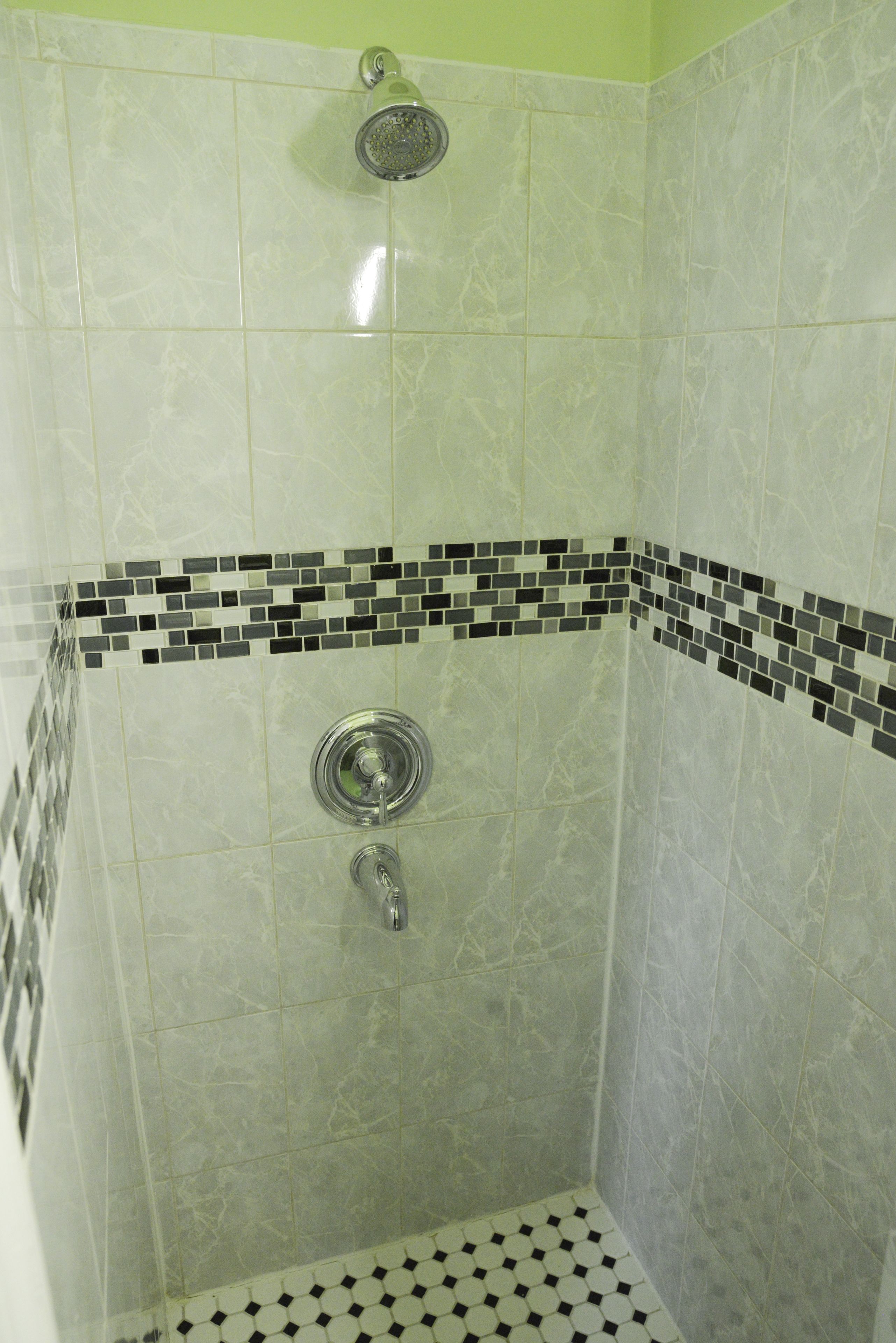 Chambre Simple, 1 très grand lit (Trezila) | Salle de bain | Sèche-cheveux, savon, shampoing, papier toilette