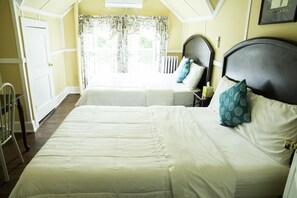 Double Room, Shared Bathroom (Renaissance) | Iron/ironing board, free WiFi, bed sheets