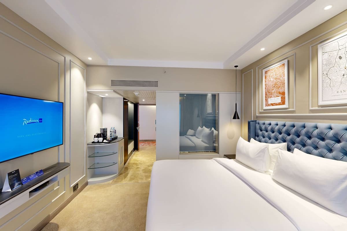 business room (business class) | egyptian cotton sheets, premium bedding, memory-foam beds, minibar