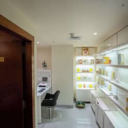 Couples treatment room(s), steam room, aromatherapy