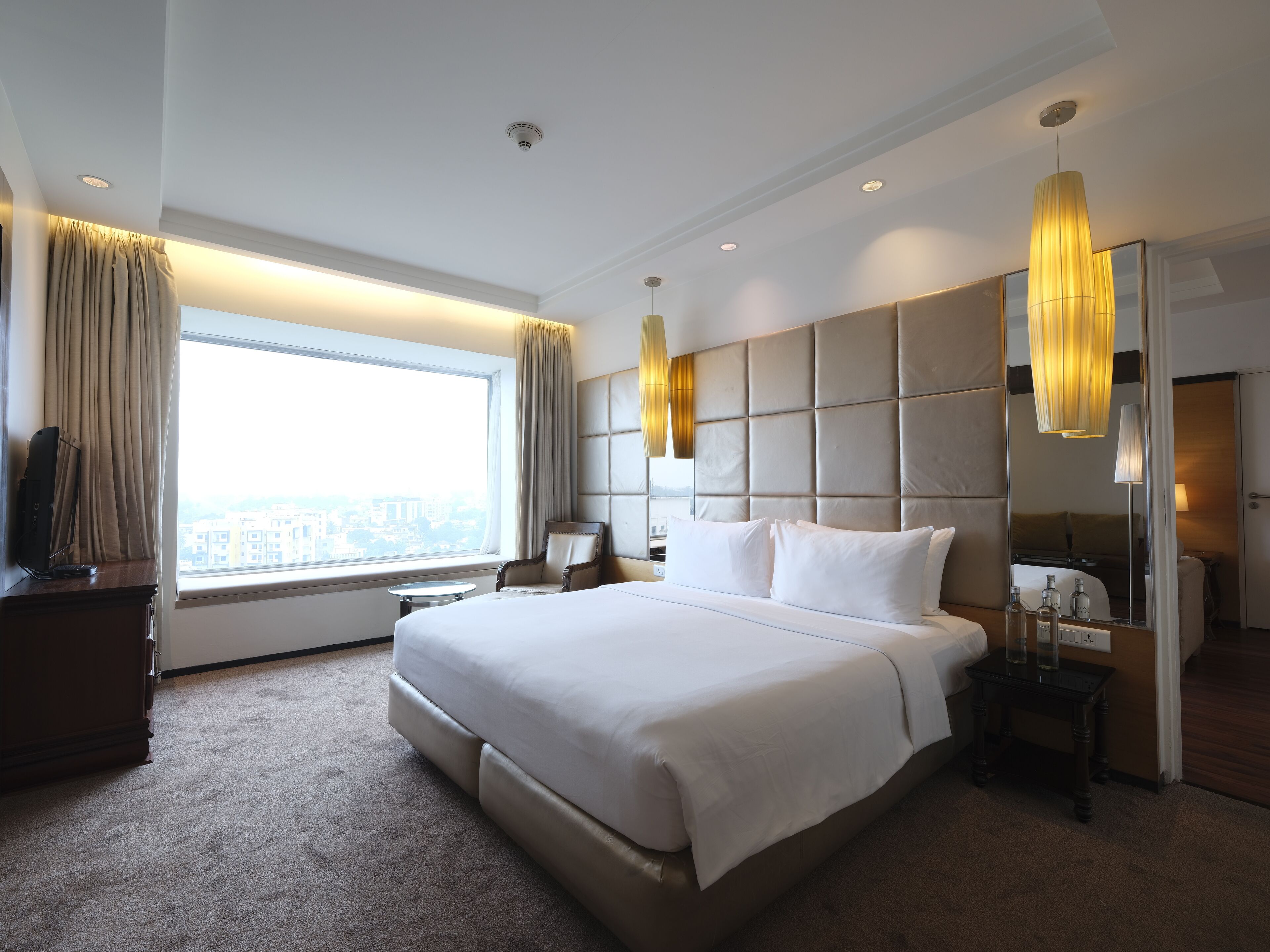 deluxe suite | egyptian cotton sheets, premium bedding, memory-foam beds, minibar