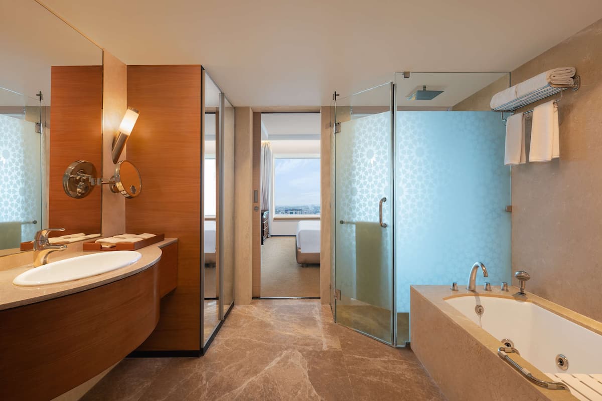 deluxe suite | bathroom | free toiletries, hair dryer, bathrobes, slippers