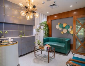 Couples treatment rooms, steam room, aromatherapy, deep-tissue massages