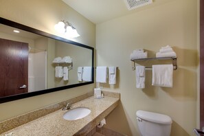 Đồ dùng nhà tắm miễn phí, máy sấy tóc, khăn tắm, xà phòng 