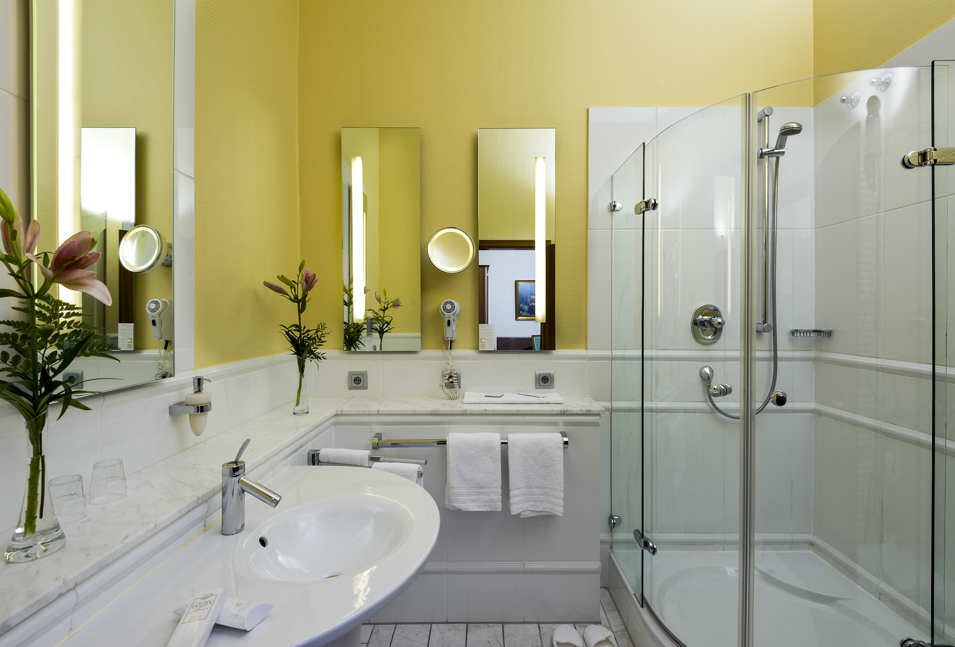 deluxe single room, 1 double bed, non smoking | bathroom | deep-soaking bathtub, free toiletries, hair dryer, towels