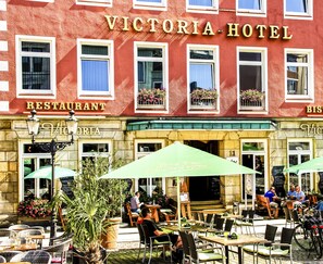 Front of property - Victoria Hotel (Minden)