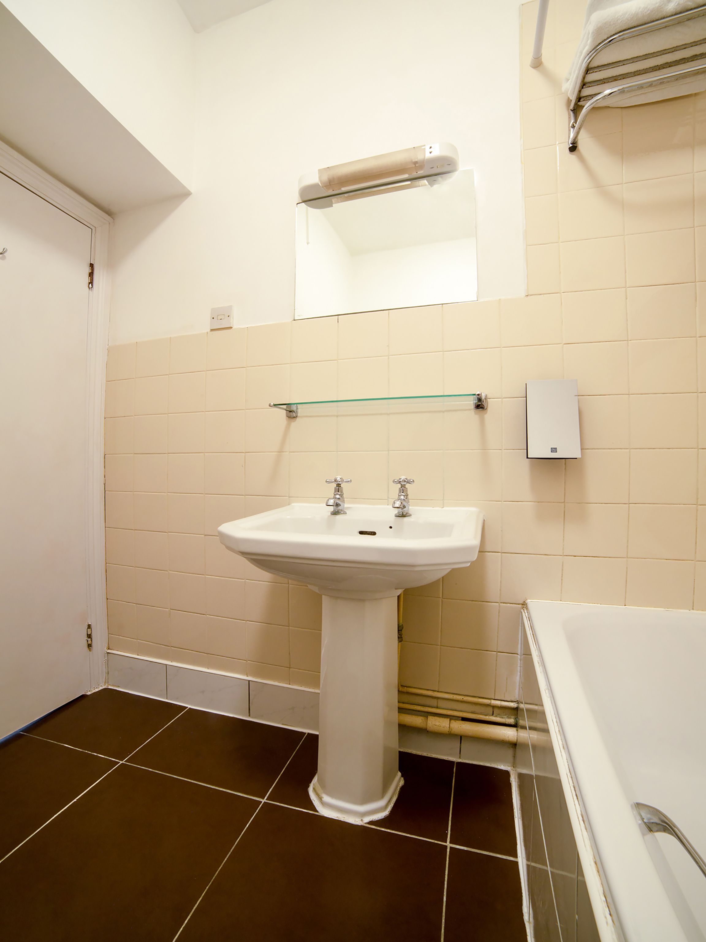 standard twin room | bathroom | shower, free toiletries, towels, toilet paper