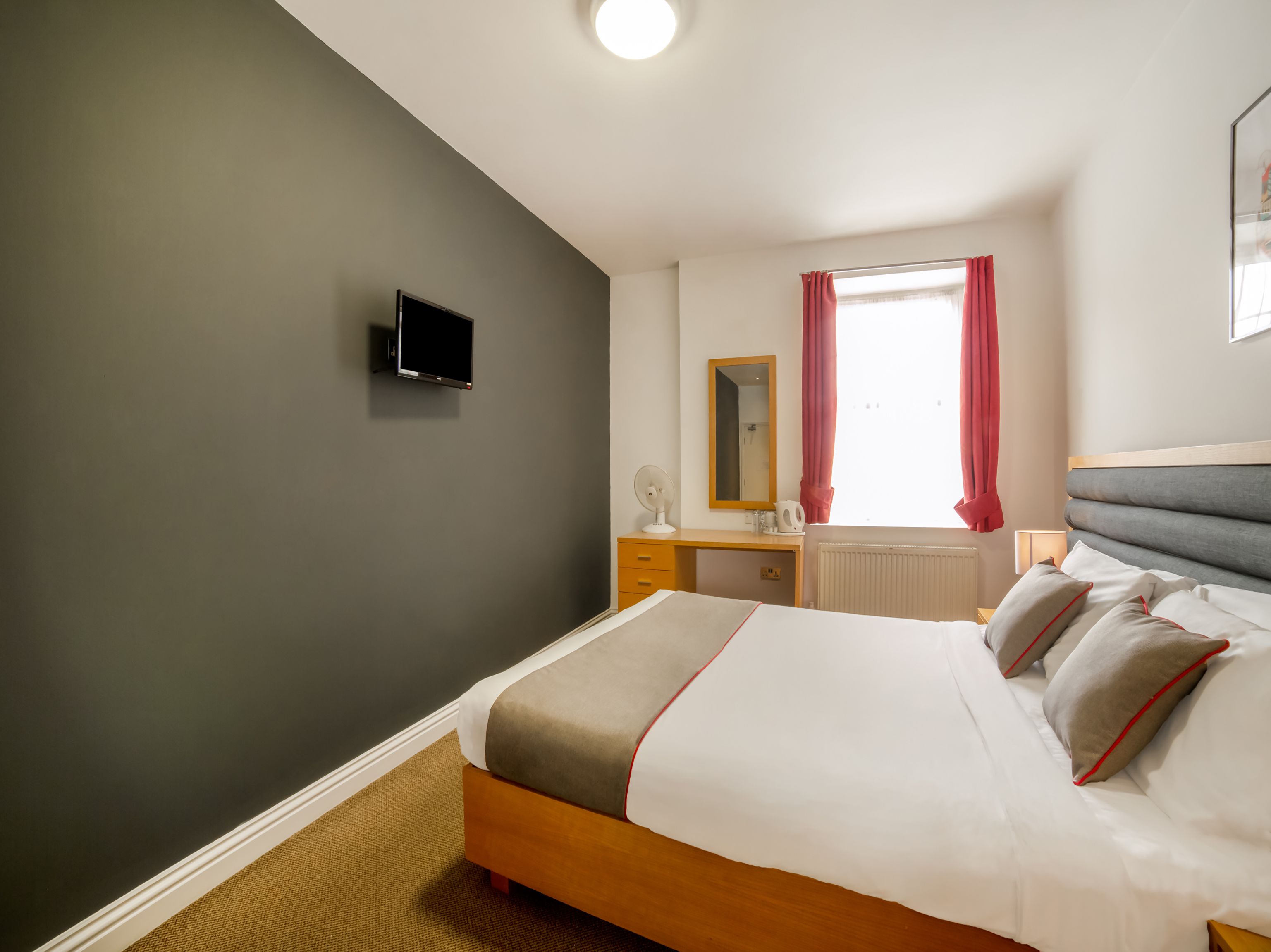 standard double room | 1 bedroom, desk, free wifi, bed sheets