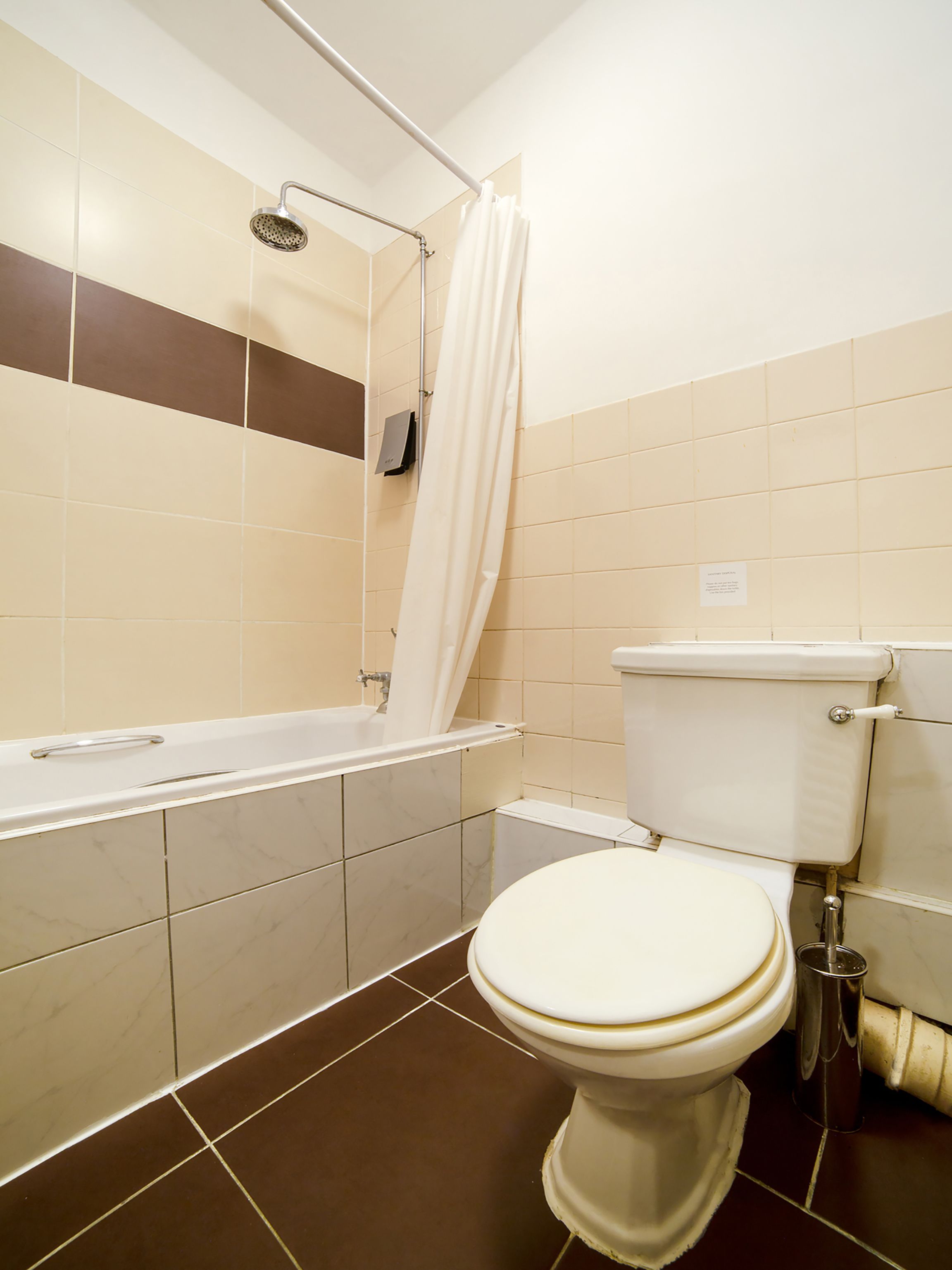 standard twin room | bathroom | shower, free toiletries, towels, toilet paper