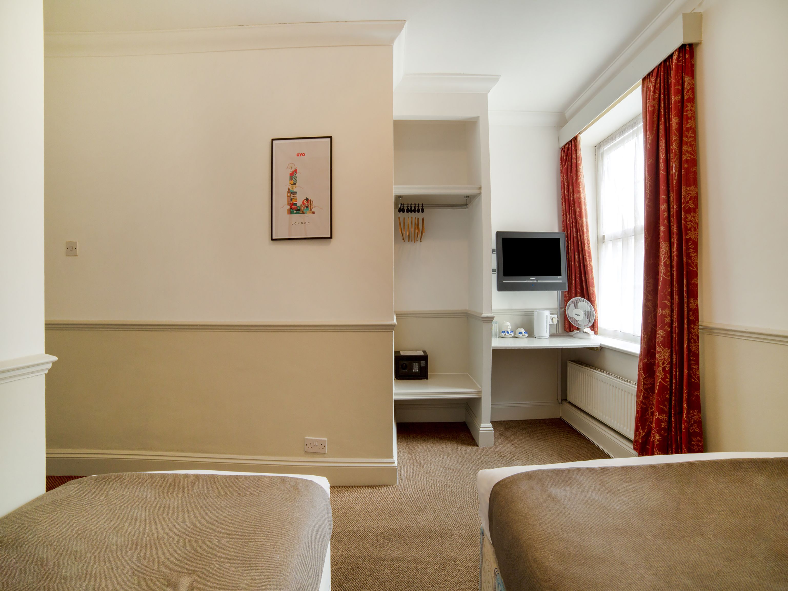 standard triple room | 1 bedroom, desk, free wifi, bed sheets