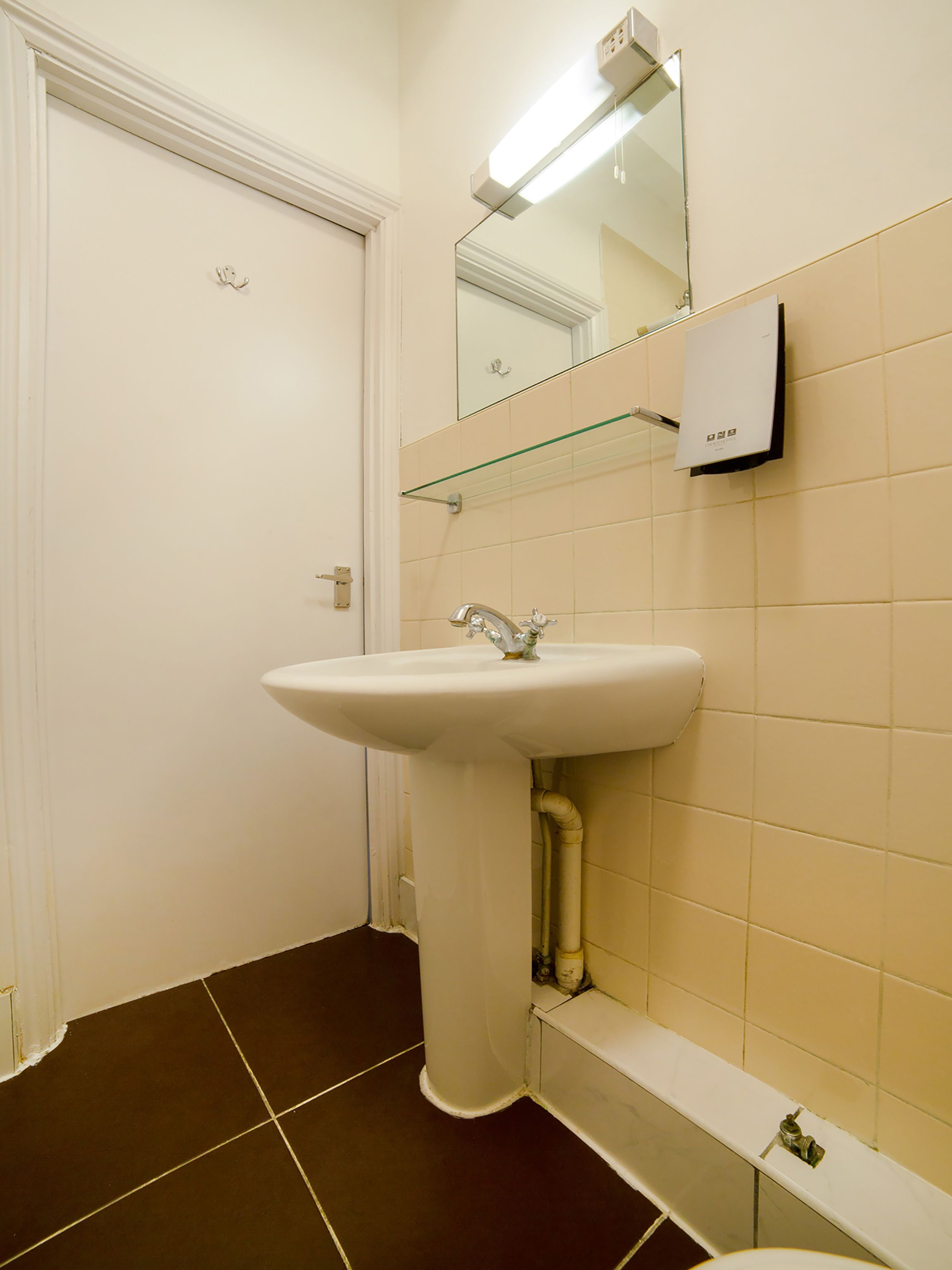 deluxe triple room | bathroom | shower, free toiletries, towels, toilet paper