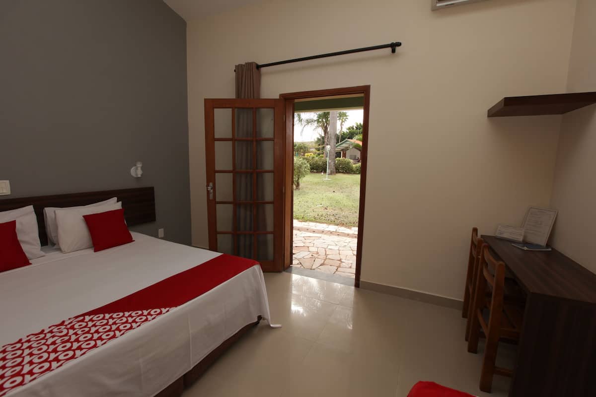 Minibar, free WiFi, bed sheets