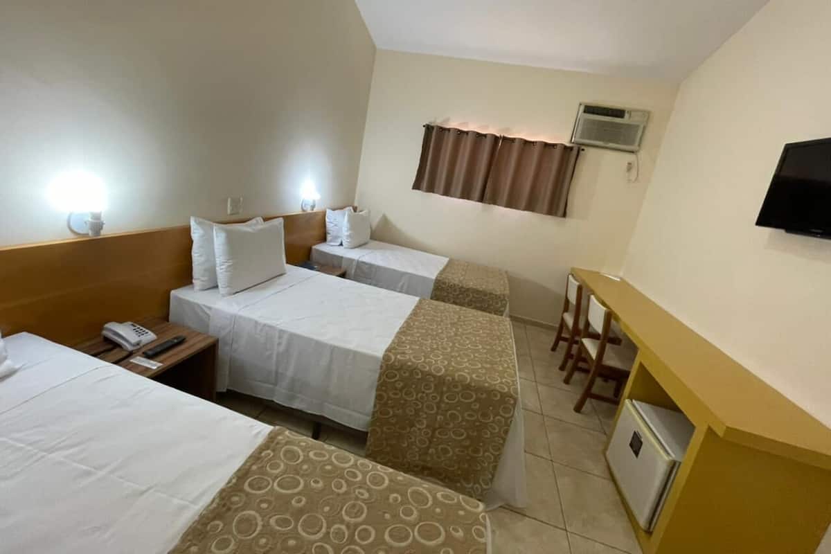 Minibar, free WiFi, bed sheets