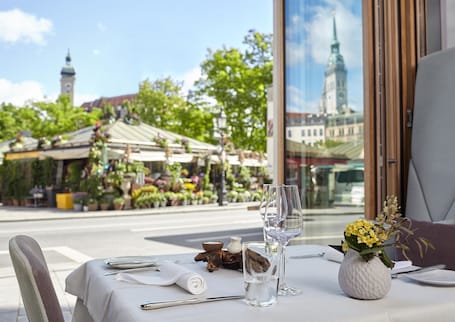 Se sirven cenas. Living Hotel Das Viktualienmarkt