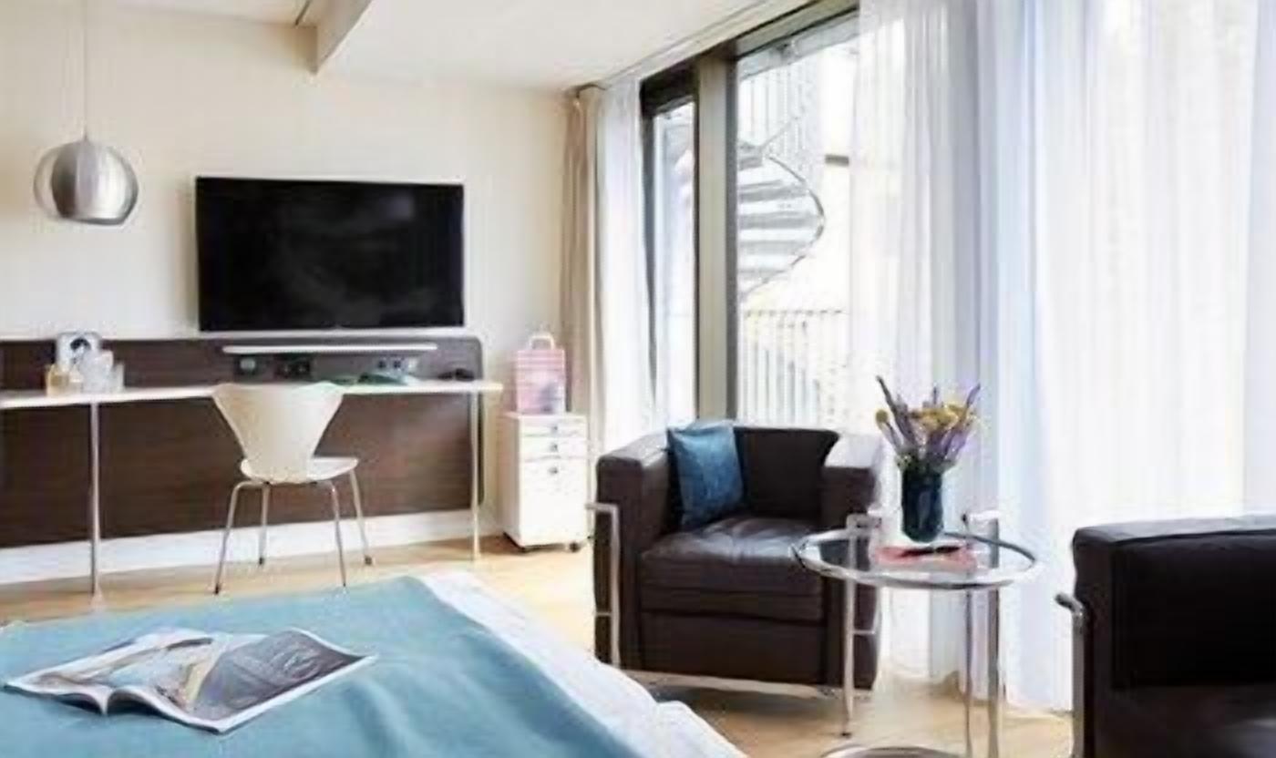 Ropa de cama de alta calidad y artículos del minibar gratis 
