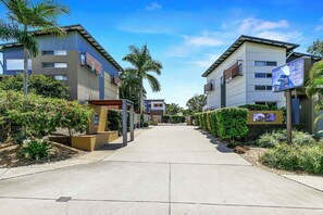 Property entrance - Quarterdecks Retreat (Urangan)