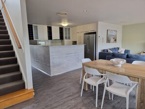 Villa exécutive | Literie de qualité, décor unique, ameublement unique