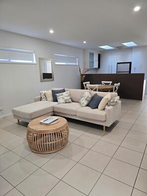 Standard Villa, 1 Bedroom | Living area | 32-inch LCD TV with digital channels, TV, DVD player - Quarterdecks Retreat (Urangan)