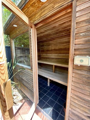 Sauna - Quarterdecks Retreat (Urangan)
