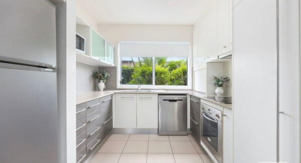 Villa classique, 3 chambres | Cuisine privée | Réfrigérateur grande capacité avec congélateur, four à micro-ondes