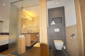 Comfort Double Room, Balcony | Bathroom