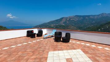 Chambre Double Supérieure, terrasse, vue mer | Terrasse/Patio