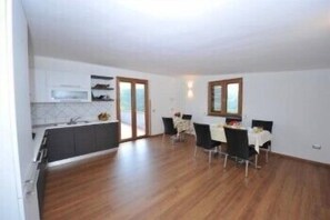 Standard Room | In-room dining