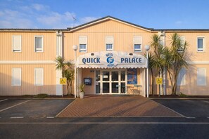 Front of property - Quick Palace St Brieuc Tregueux (Tregueux)