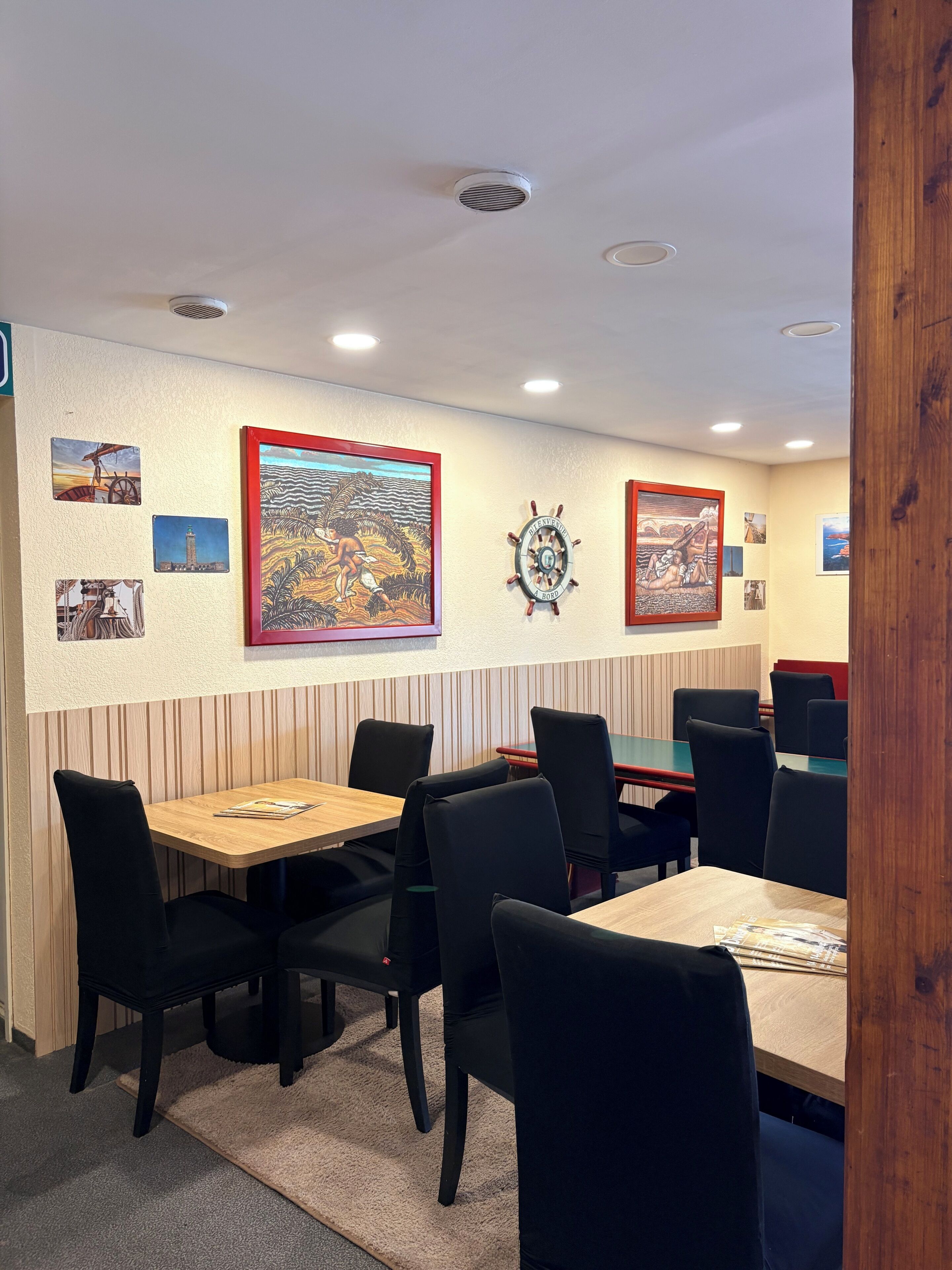 Petit déjeuner buffet servi tous les jours en supplément