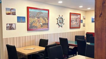 Petit déjeuner buffet servi tous les jours en supplément