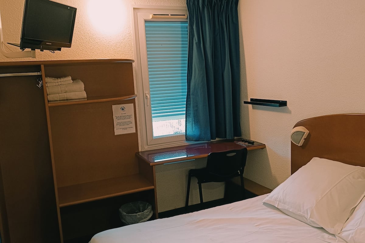 1 bedroom, desk, blackout curtains, free wifi