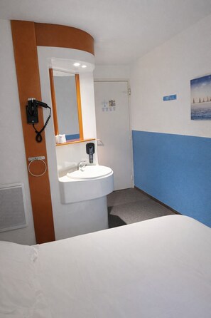 Desk, blackout curtains, free WiFi, bed sheets