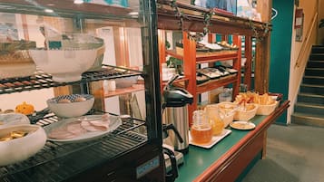 Desayuno buffet diario (EUR 8.00 por persona)