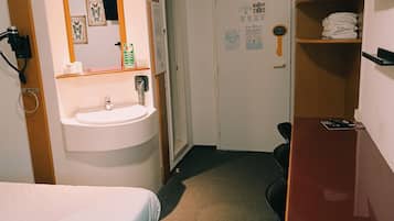 Desk, blackout drapes, free WiFi, bed sheets