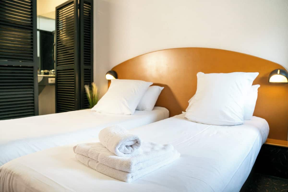 standard twin room | 1 bedroom, select comfort beds, desk, soundproofing