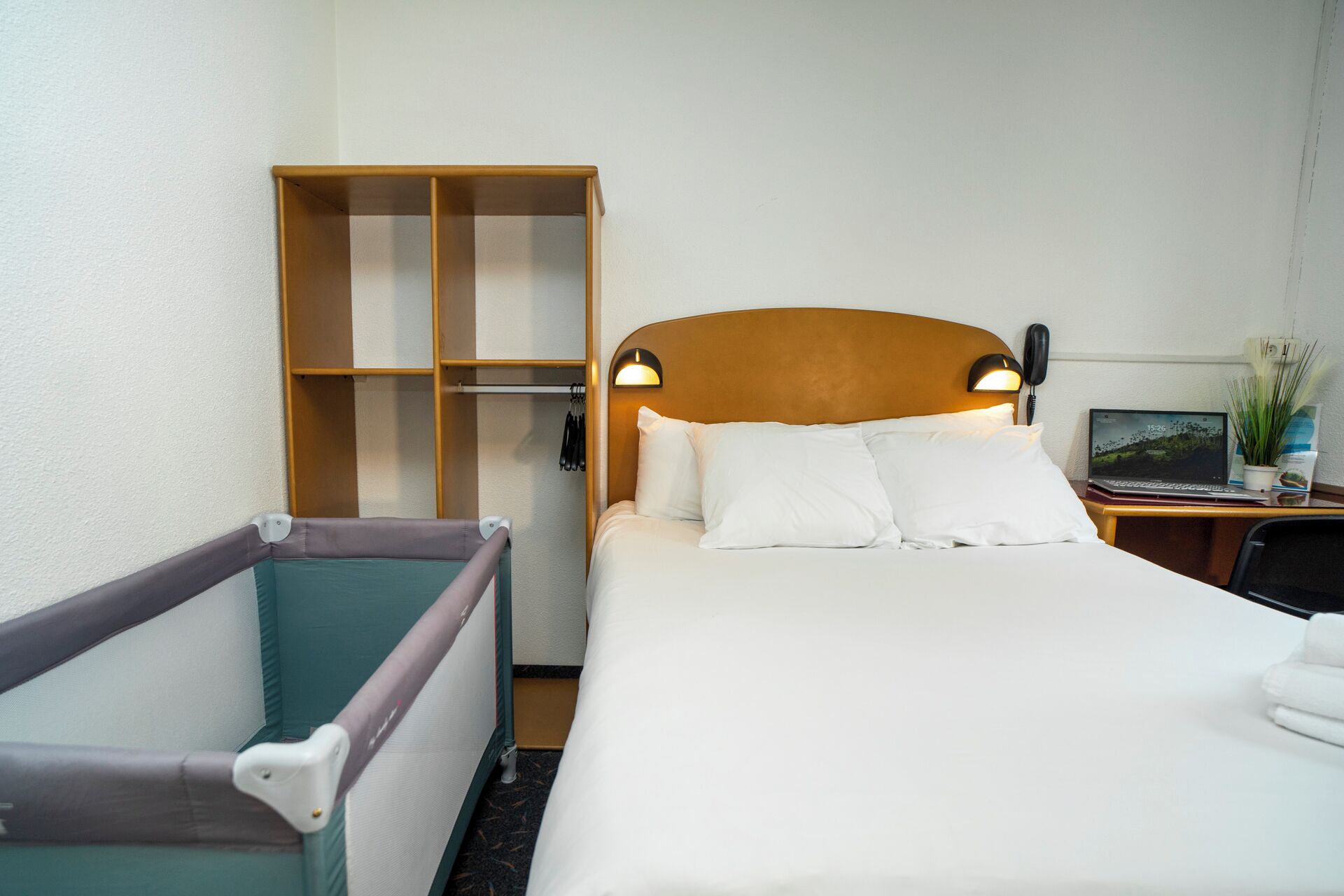 1 bedroom, select comfort beds, desk, soundproofing