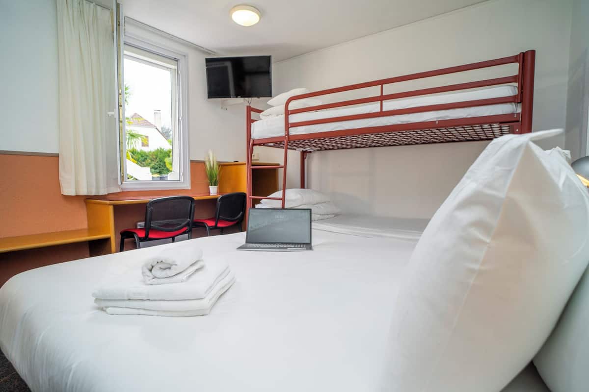 Select Comfort-bedden, een bureau, geluiddichte muren