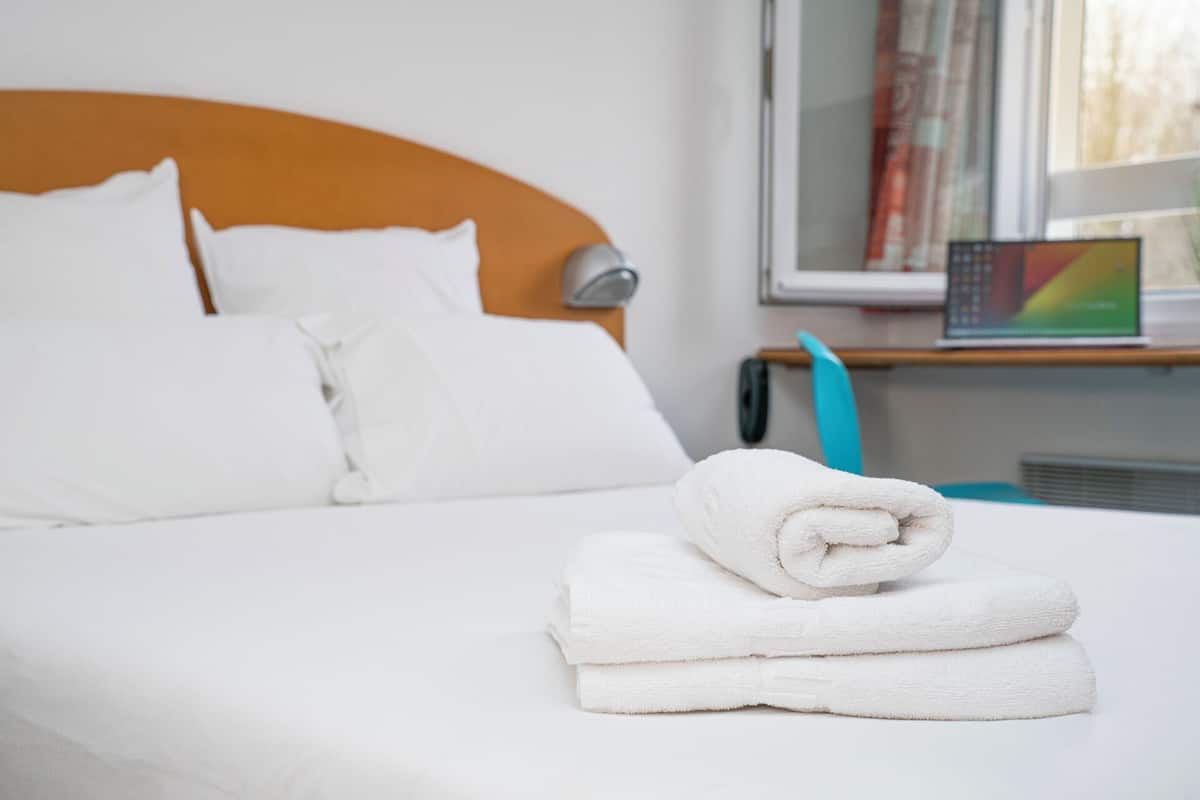 1 bedroom, select comfort beds, desk, soundproofing