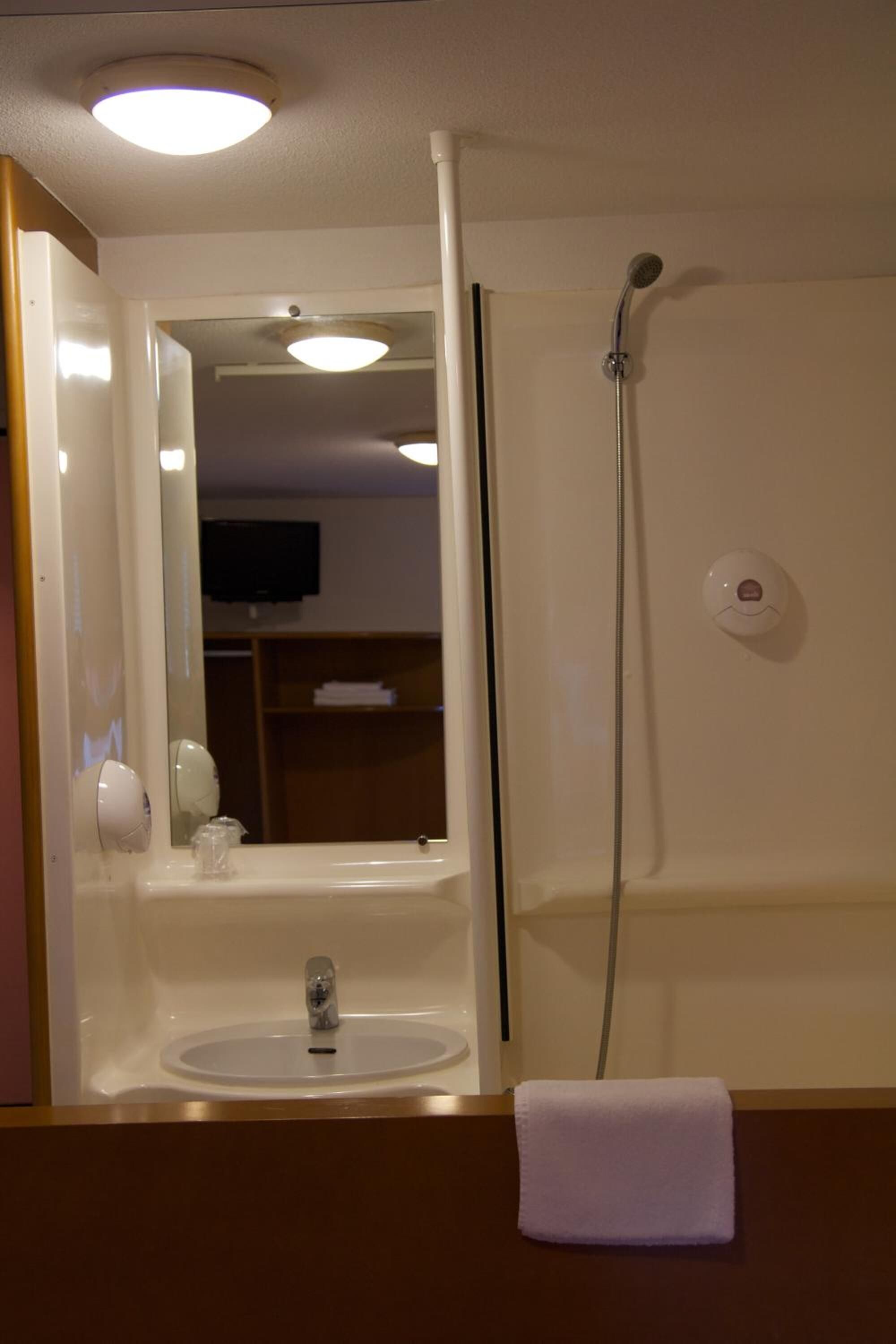 combined shower/bathtub, free toiletries, hair dryer, towels